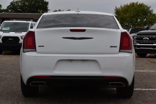 2022 Chrysler 300 Touring