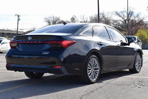 2022 Toyota Avalon Hybrid Limited