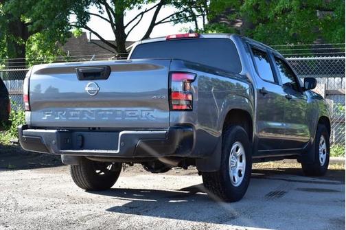 2022 Nissan Frontier S