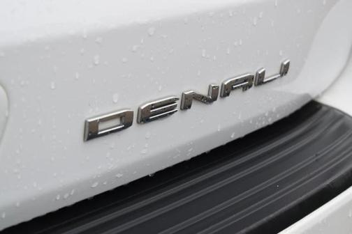 Summit White 2024 GMC Yukon DENALI