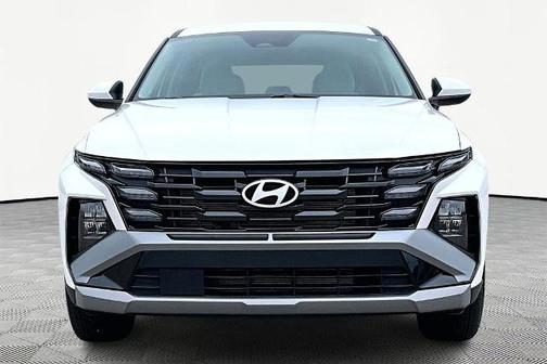 White Pearl 2025 Hyundai TUCSON SE