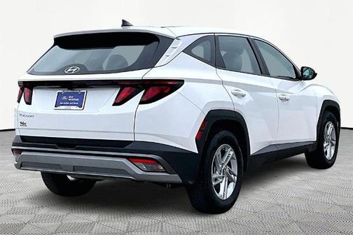 White Pearl 2025 Hyundai TUCSON SE