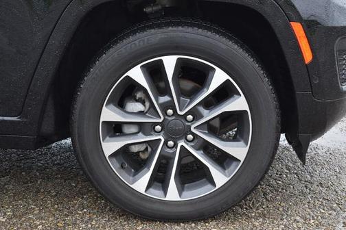 Diamond Black 2024 Jeep Grand Cherokee OVERLAND