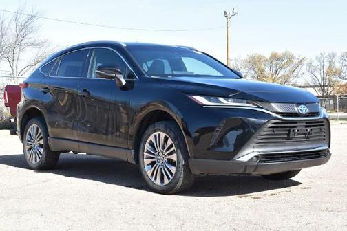 Black 2022 Toyota Venza XLE