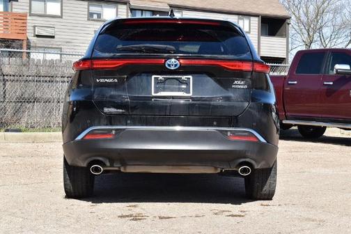 Black 2022 Toyota Venza XLE