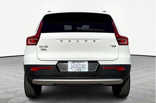 2019 Volvo XC40 T5 Momentum