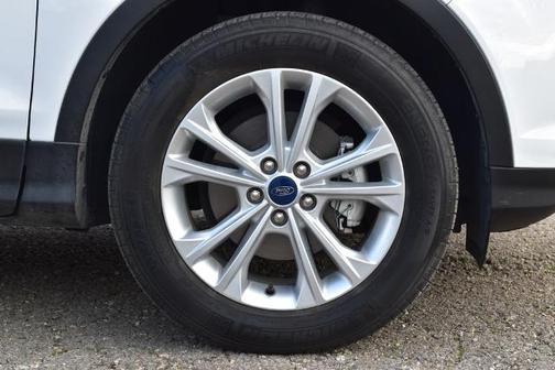 OXFORD WHITE 2019 Ford Escape SE