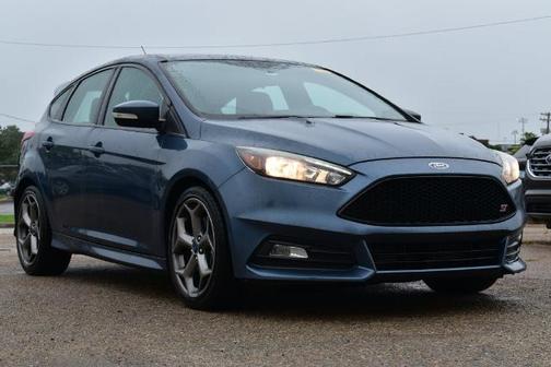 BLUE 2018 Ford Focus BASE