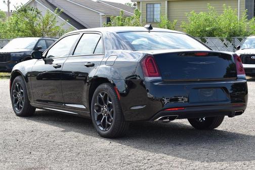 2023 Chrysler 300 Touring