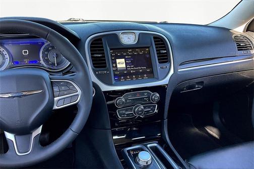 2023 Chrysler 300 Touring