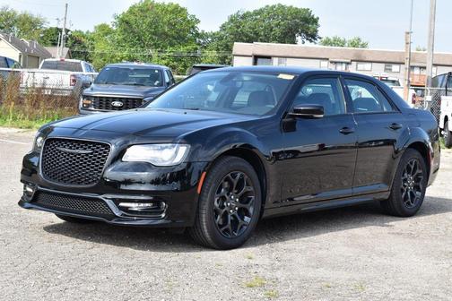 2023 Chrysler 300 Touring