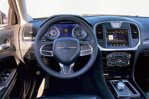 2023 Chrysler 300 Touring