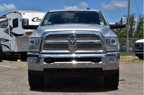 2017 RAM 2500 Laramie Crew Cab 4x4 6'4' Box
