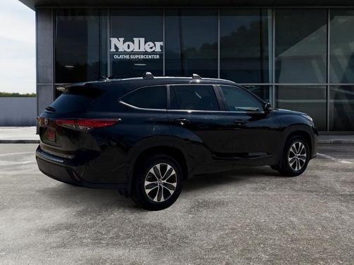 Midnight Black Metallic 2023 Toyota Highlander L