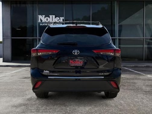 Midnight Black Metallic 2023 Toyota Highlander L