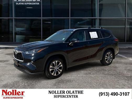 Midnight Black Metallic 2023 Toyota Highlander L