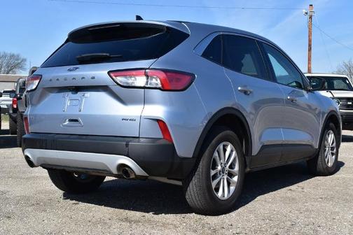 ICED BLUE SILVER METALLIC 2022 Ford Escape SE
