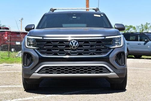 Platinum Gray Metallic 2024 Volkswagen Atlas Cross Sport 2.0T SE W/ TECHNOLOGY