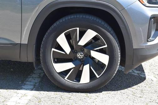 Platinum Gray Metallic 2024 Volkswagen Atlas Cross Sport 2.0T SE W/ TECHNOLOGY