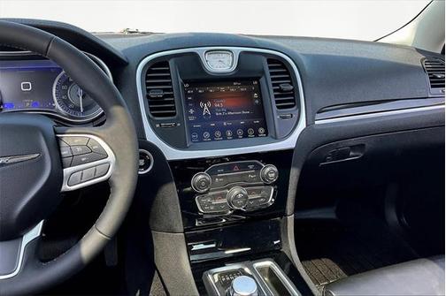 2023 Chrysler 300 Touring