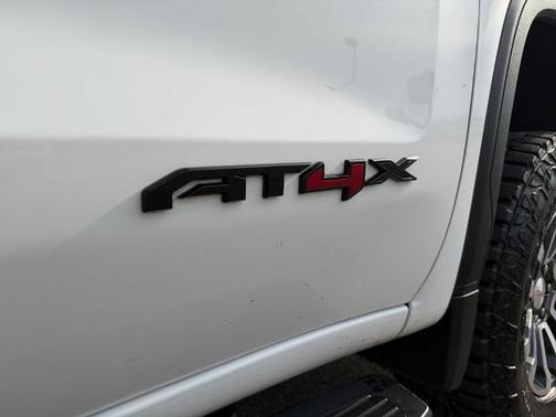 Summit White 2023 GMC Sierra 1500 AT4X