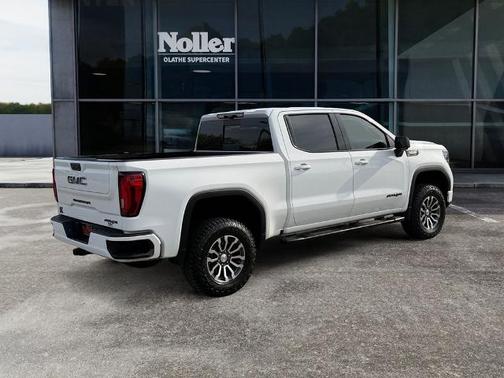 Summit White 2023 GMC Sierra 1500 AT4X