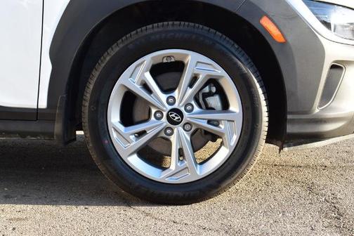 Lunar White 2023 Hyundai KONA SEL