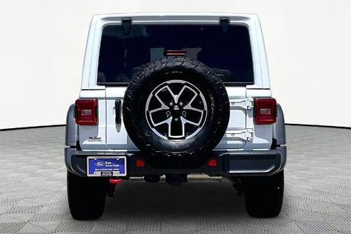 Bright White Clearcoat 2025 Jeep Wrangler RUBICON