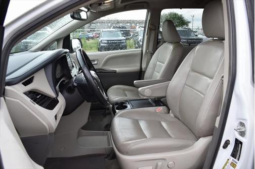 2018 Toyota Sienna XLE