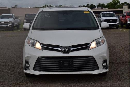 2018 Toyota Sienna XLE