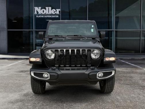 Black Clearcoat 2022 Jeep Gladiator SPORT