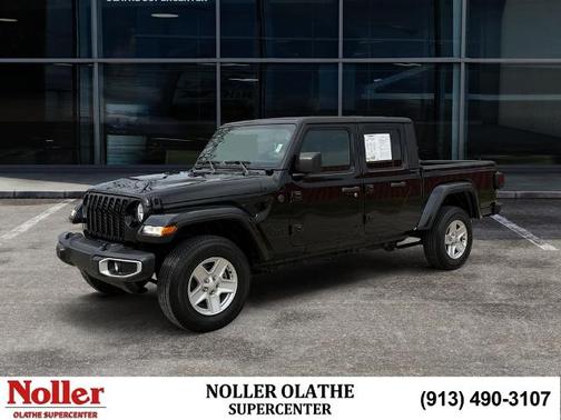 Black Clearcoat 2022 Jeep Gladiator SPORT