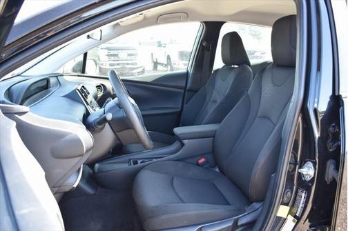 2022 Toyota Prius LE