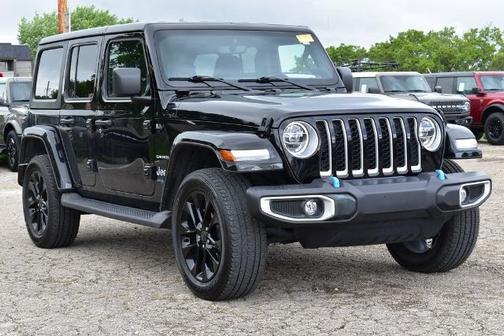 Black Clearcoat 2022 Jeep Wrangler Unlimited SAHARA