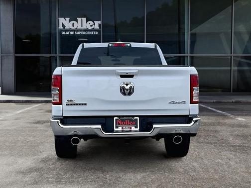 Bright White Clearcoat 2022 RAM 1500 BIG HORN/LONE STAR
