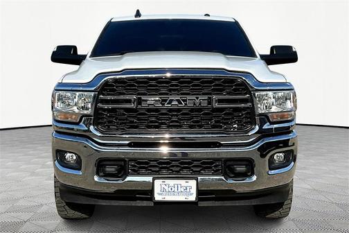 2022 RAM 2500 Tradesman Crew Cab 4x4 6'4' Box