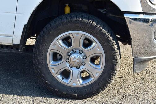 2022 RAM 2500 Tradesman Crew Cab 4x4 6'4' Box