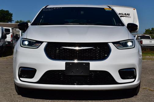 2025 Chrysler Pacifica L