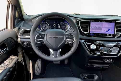 2025 Chrysler Pacifica L