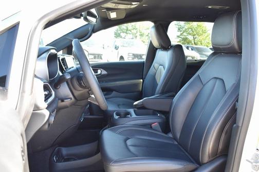 2025 Chrysler Pacifica L