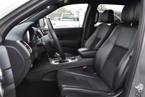 2022 Jeep Grand Cherokee LAREDO