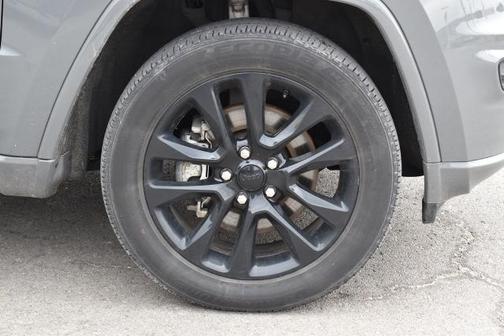 2022 Jeep Grand Cherokee LAREDO