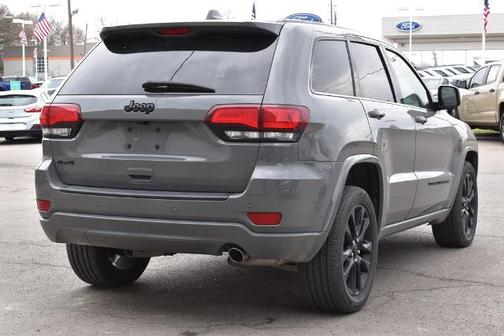 2022 Jeep Grand Cherokee LAREDO