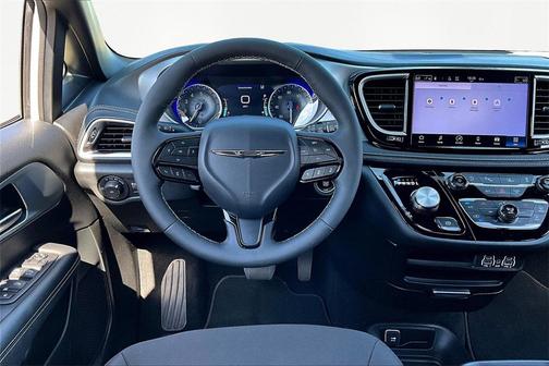 2024 Chrysler Pacifica Touring