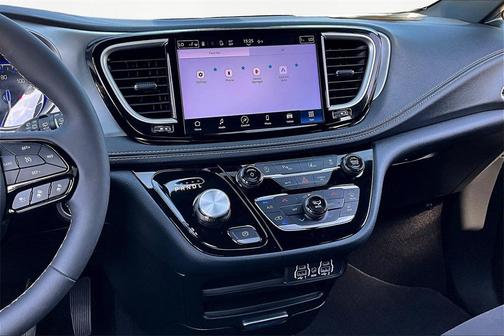 2024 Chrysler Pacifica Touring