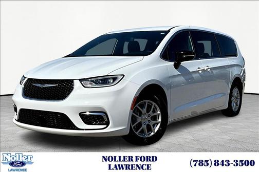2024 Chrysler Pacifica Touring