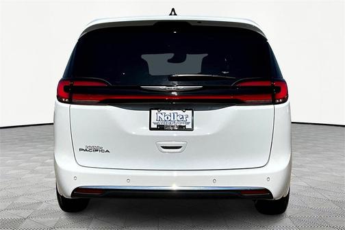 2024 Chrysler Pacifica Touring