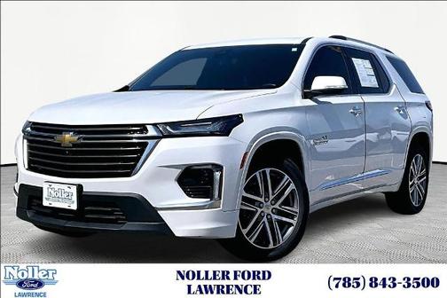 Iridescent Pearl Tricoat 2023 Chevrolet Traverse HIGH COUNTRY