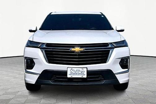 Iridescent Pearl Tricoat 2023 Chevrolet Traverse HIGH COUNTRY