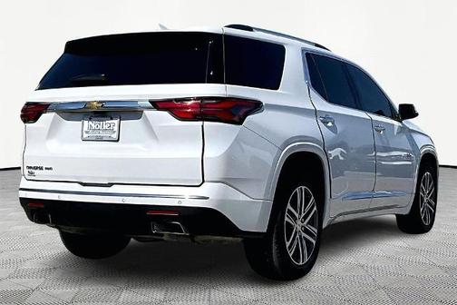 Iridescent Pearl Tricoat 2023 Chevrolet Traverse HIGH COUNTRY
